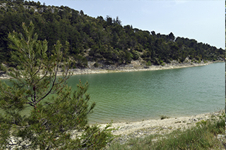 Les collines du lac du Paty à Caromb