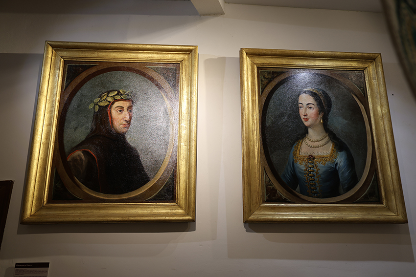 Les portraits de Pétrarque et de Laure, la femme dont il est tombé amoureux. - Agrandir l'image (fenêtre modale)