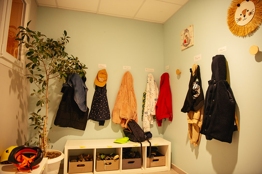 Le vestiaire des enfants - Agrandir l'image (fenêtre modale)