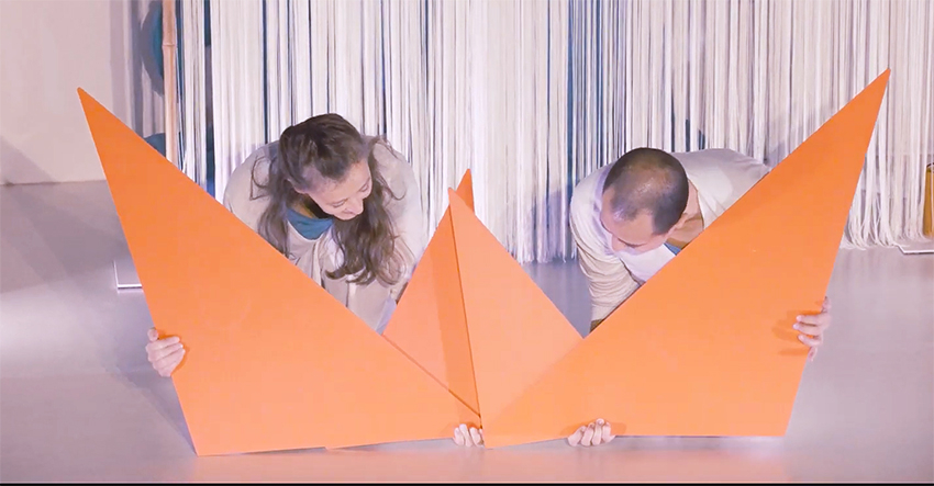 Deux acteurs sur la scène - Agrandir l'image (fenêtre modale)