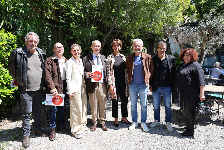 L’équipe des Musicales du Luberon, en compagnie de la Présidente Dominique Santoni et de Patrick Merle, Vice-Président du Département. - Agrandir l'image (fenêtre modale)