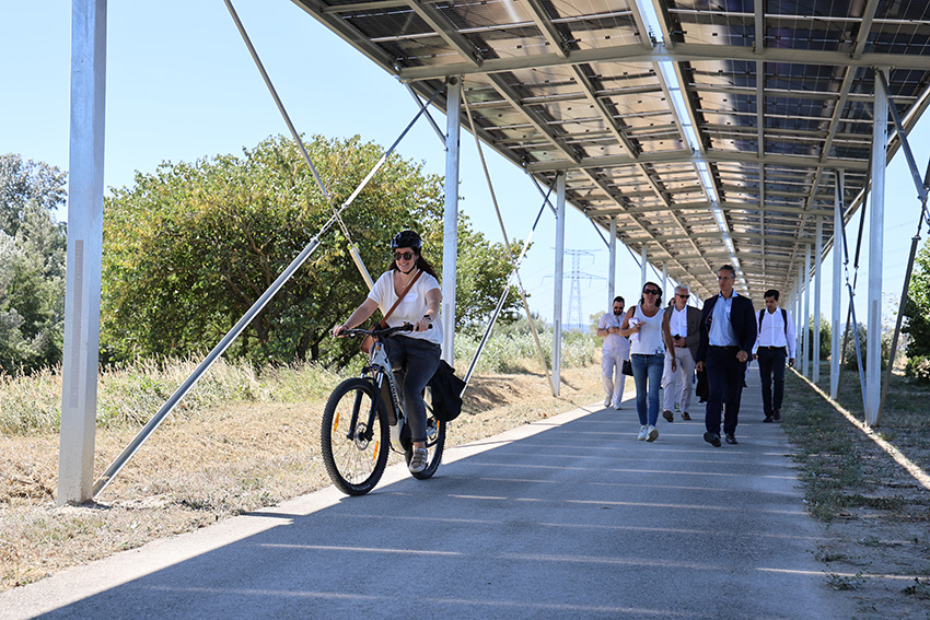 Ombrières photovoltaïques - Agrandir l'image (fenêtre modale)