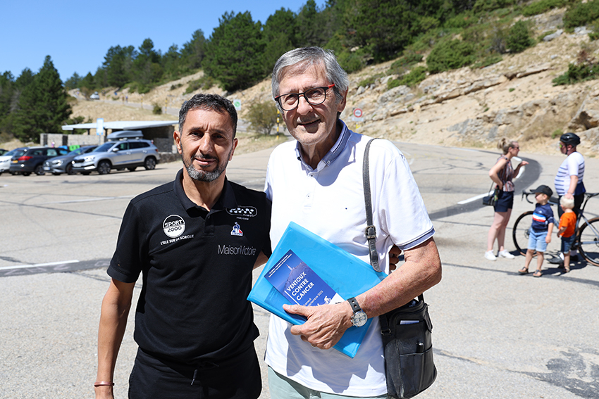 Hedi Bouazzaoui, participant de cette édition 2025, et François Désormière, président de « Ventoux contre cancer ».  - Agrandir l'image (fenêtre modale)